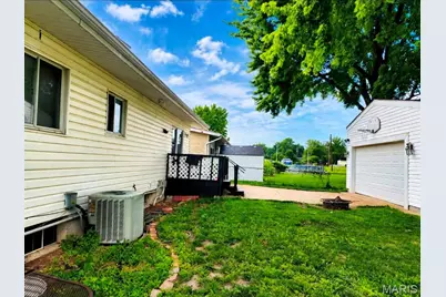 915 Bellarmine Lane, Florissant, MO 63031 - Photo 2