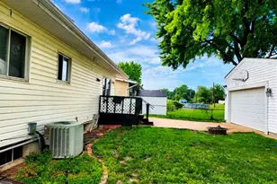 915 Bellarmine Ln, Florissant, MO 63031 - Photo 2