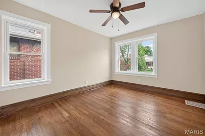 5728 Holly Hills Avenue, Saint Louis, MO 63109 - Photo 18