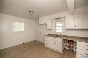 375 Cameron Rd, Saint Louis, MO 63137 - Photo 14