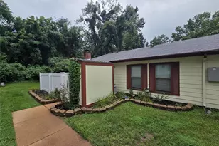 2432 Forest Shadows Dr, Saint Louis, MO 63136 - Photo 2