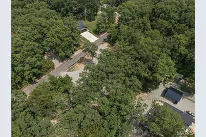 8875 Victoria Lane, French Village, MO 63036 - Photo 14