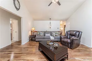25 Beaujolais Dr, Florissant, MO 63031 - Photo 12