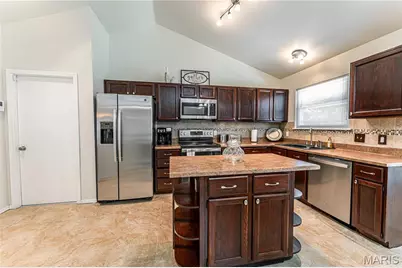 25 Beaujolais Drive, Florissant, MO 63031 - Photo 20