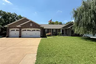 211 Shumate Ave, Maryland Heights, MO 63043 - Photo 1