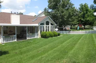 3122 Piney Pointe Dr, Oakville, MO 63129 - Photo 4