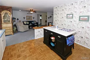 1571 Barkwood Dr, Florissant, MO 63031 - Photo 16