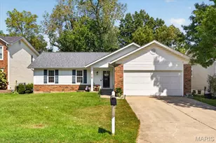 110 Barrington Dr, Saint Peters, MO 63376 - Photo 2