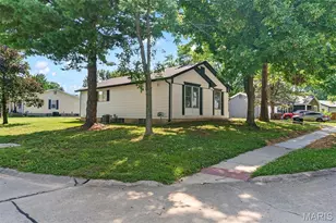 231 Laurelwood Dr, Saint Peters, MO 63376 - Photo 2