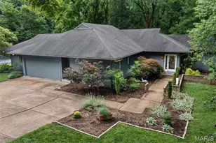 109 N Ballas Rd, Kirkwood, MO 63122 - Photo 1