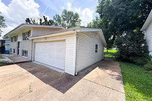 1860 Bobbinray Ave, Florissant, MO 63031 - Photo 36