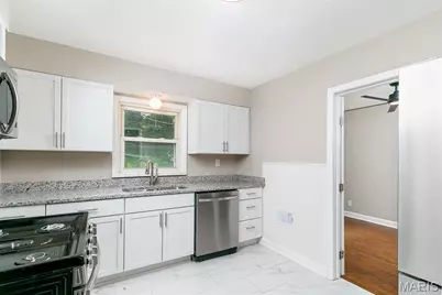 145 Chateau Drive, Florissant, MO 63031 - Photo 6