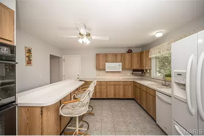36 Park Charles Boulevard, Saint Peters, MO 63376 - Photo 18
