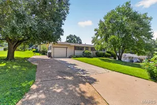 4146 Garvey Dr, Mehlville, MO 63129 - Photo 2