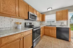 210 Homeshire Cir, Wentzville, MO 63385 - Photo 14
