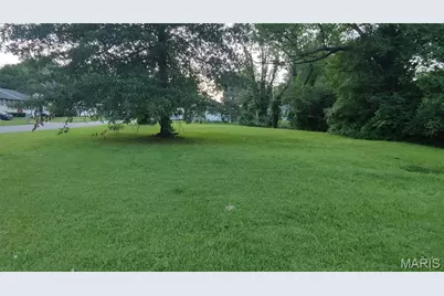 1431 Columbus Drive, Saint Louis, MO 63138 - Photo 6