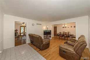 12112 Greenwalk Dr, Saint Louis, MO 63146 - Photo 2