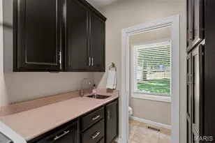 608 Westledge Ct, Des Peres, MO 63131 - Photo 30