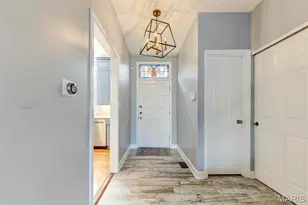 114 W Pine Pl, Saint Louis, MO 63108 - Photo 2
