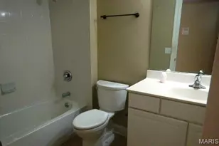 950 E Rue De La Banque, Saint Louis, MO 63141 - Photo 4