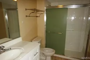 950 E Rue De La Banque, Saint Louis, MO 63141 - Photo 6