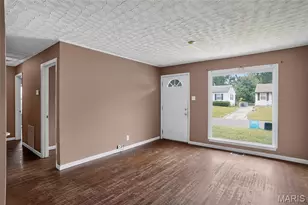10308 Galloway Dr, Saint Louis, MO 63137 - Photo 8
