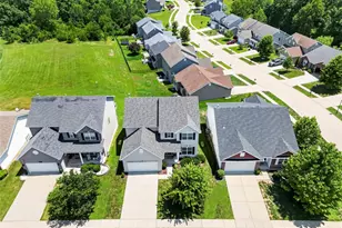 302 Pecan Bluffs Dr, Wentzville, MO 63385 - Photo 6