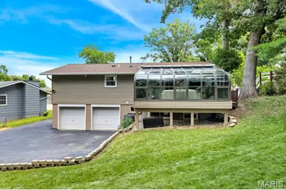 12034 Debonnaire Drive, Saint Louis, MO 63146 - Photo 4