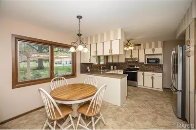 12050 Charwick Drive, Saint Louis, MO 63128 - Photo 10