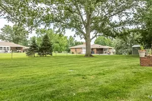 12050 Charwick Dr, Saint Louis, MO 63128 - Photo 32