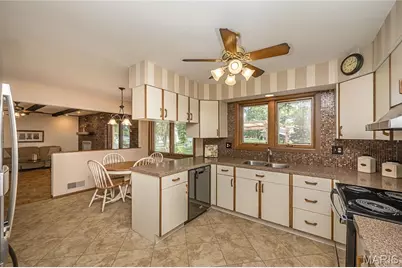 12050 Charwick Drive, Saint Louis, MO 63128 - Photo 6
