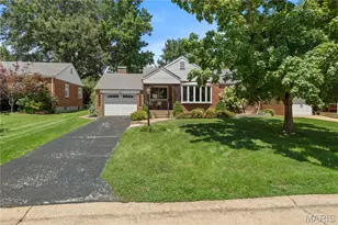 219 Sunningwell Dr, Webster Groves, MO 63119 - Photo 36