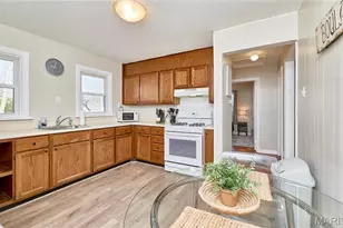 3135 La Vista Dr, Saint Ann, MO 63074 - Photo 6