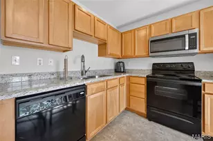 916 Carpathian Dr, Lake Saint Louis, MO 63367 - Photo 16