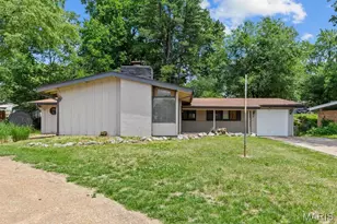 12 Country Ln, Florissant, MO 63033 - Photo 2