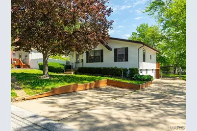 3246 Airway Avenue, Breckenridge Hills, MO 63114 - Photo 1