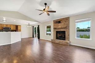 907 Sherwood Dr, Warrenton, MO 63383 - Photo 2