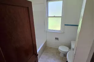 4065 Schiller Pl, Saint Louis, MO 63116 - Photo 6