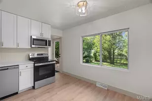6705 Village Square Dr, Hazelwood, MO 63042 - Photo 8