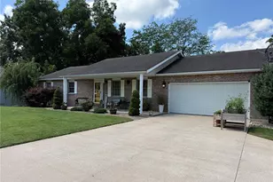 137 Rosewood Dr, Hannibal, MO 63401 - Photo 2