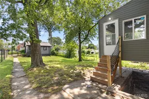 8578 Drury Ln, Saint Louis, MO 63147 - Photo 32
