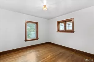 8578 Drury Ln, Saint Louis, MO 63147 - Photo 18