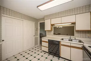 12929 Portulaca Dr, Saint Louis, MO 63146 - Photo 8