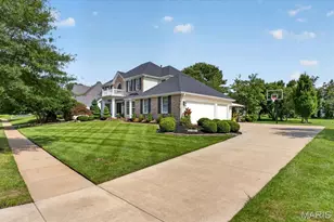 14814 Straub Hill Ln, Chesterfield, MO 63017 - Photo 2