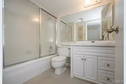33 Narragansett Drive, Ladue, MO 63124 - Photo 16