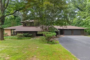 105 Shady Valley Dr, Chesterfield, MO 63017 - Photo 2
