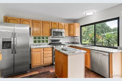2105 Butterfield Court, Maryland Heights, MO 63043 - Photo 2