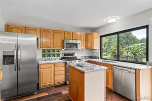 2105 Butterfield Ct, Maryland Heights, MO 63043 - Photo 2