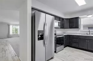 12598 Chardin Pl, Saint Louis, MO 63128 - Photo 18
