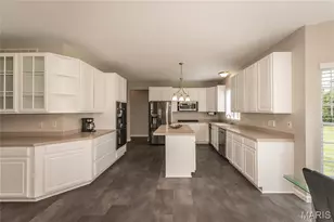 12 Chasselle Ln, Creve Coeur, MO 63141 - Photo 10